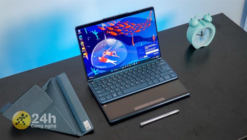 Bút cảm ứng của Lenovo YOGA Book 9i còn giúp bạn có được những trải nghiệm tốt hơn trên 2 màn hình đấy