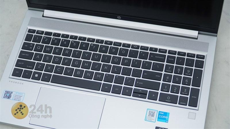 Các phím của HP Probook 450 G9 có kích thước khá lớn, khoảng cách phím vừa phải.