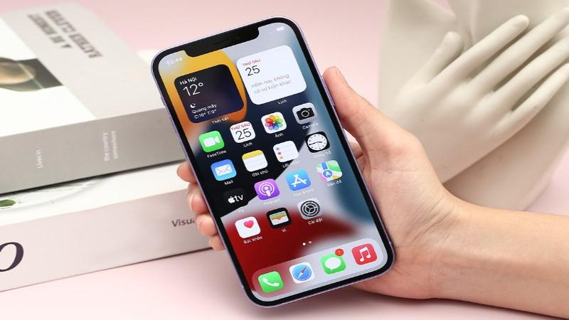 iPhone 12 Pro c&oacute; gi&aacute; cao hơn c&aacute;c sản phẩm c&ograve;n lại