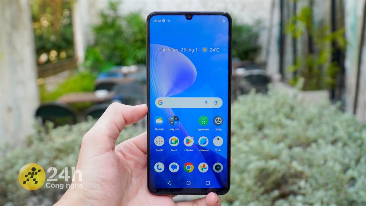 Màn hình realme Note 50 có kích thước lớn và chất lượng hiển thị tốt.