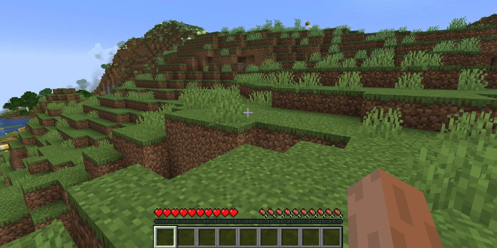 Cảnh người chơi sinh tồn trong thế giới khối vuông của Minecraft
