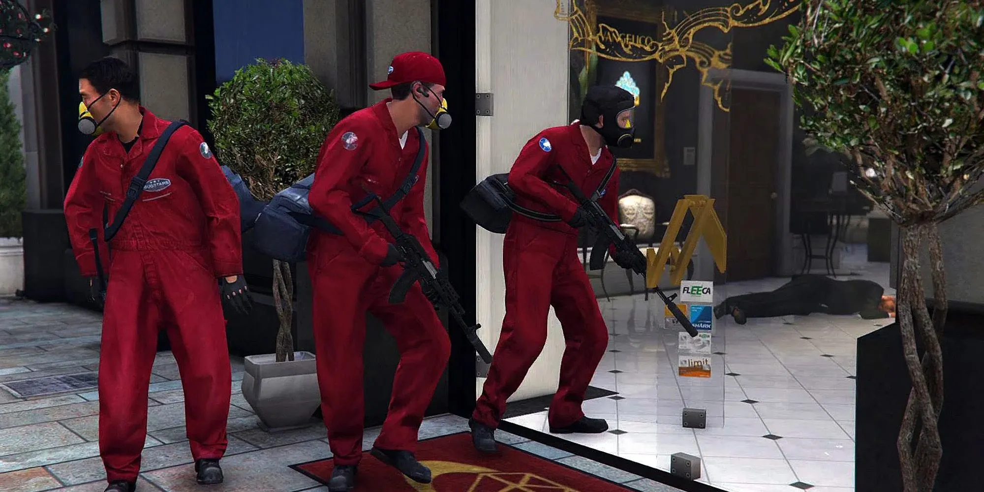 Franklin lái mô tô tẩu thoát sau vụ cướp tiệm vàng trong The Jewel Store Job GTA 5