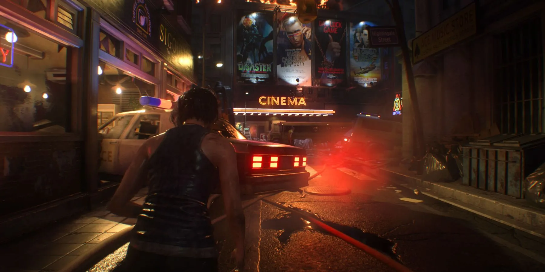 Jill Valentine chiến đấu trên đường phố Raccoon City trong Resident Evil 3 Remake.