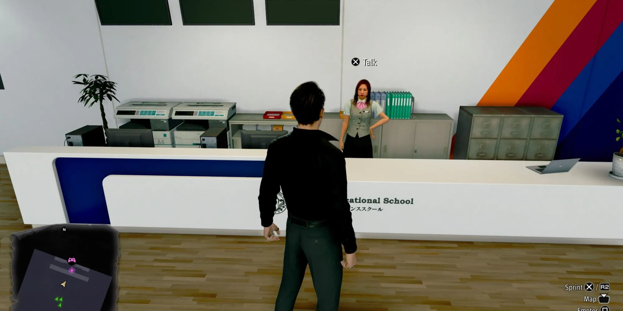 Mifune tại quầy lễ tân trường Ounabara Vocational School Pirate Yakuza