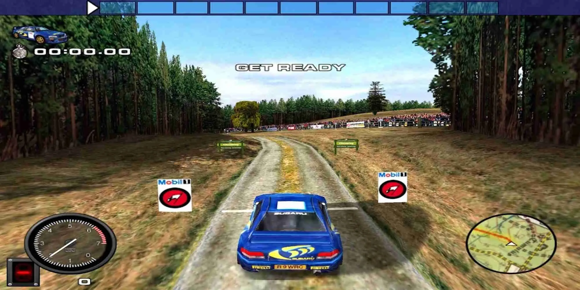 Một chiếc xe đua rally màu trắng đang lao đi trên đường đua tuyết trong game Mobil 1 Rally Championship