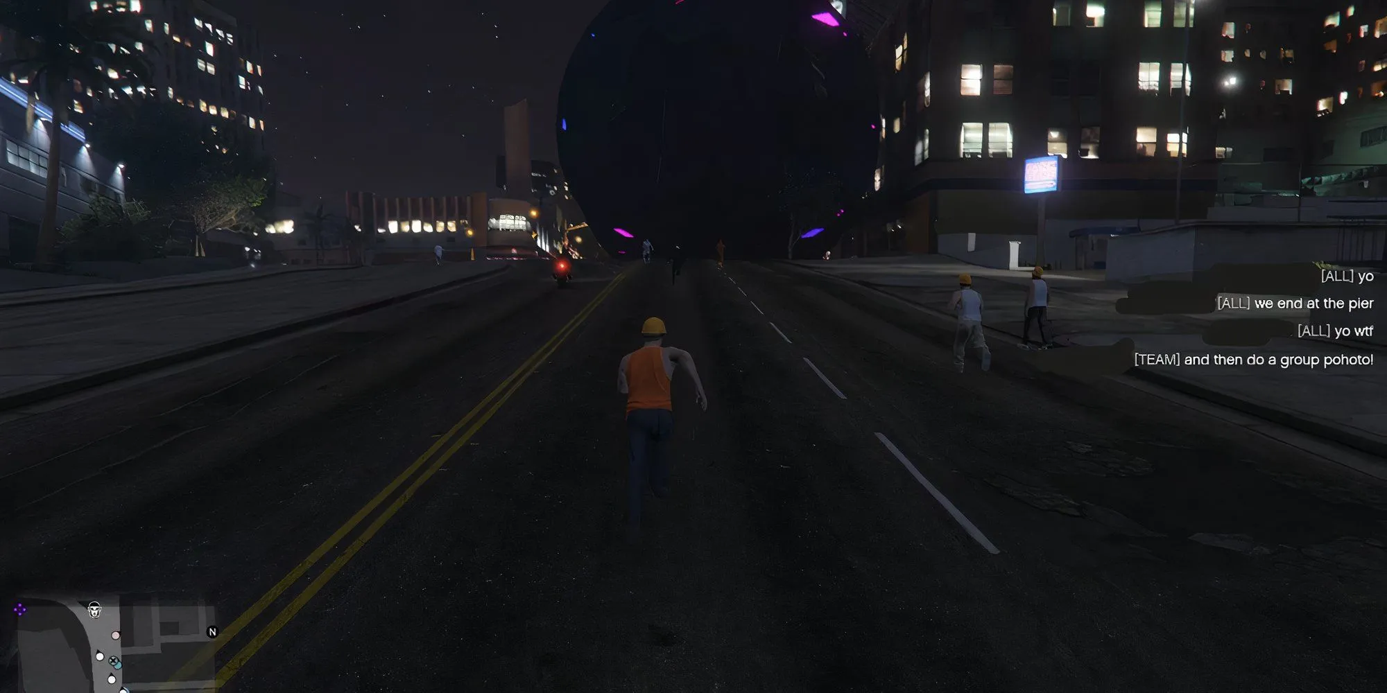 Một hacker tạo ra các vật phẩm trong cuộc biểu tình GTA 5 Online của chúng tôi.