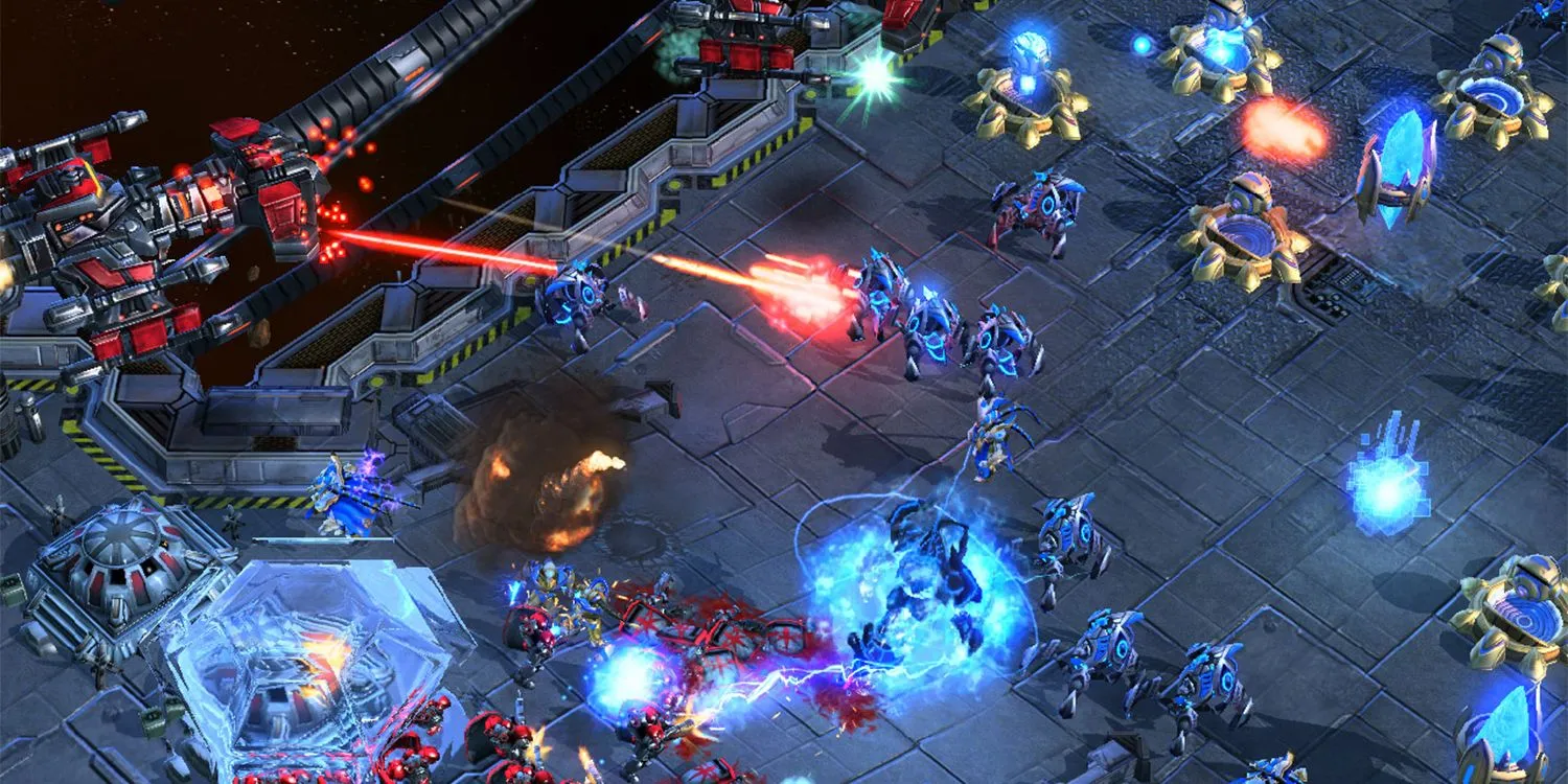 Một trận đấu trong game StarCraft II với nhiều đơn vị quân và công trình chiến thuật.