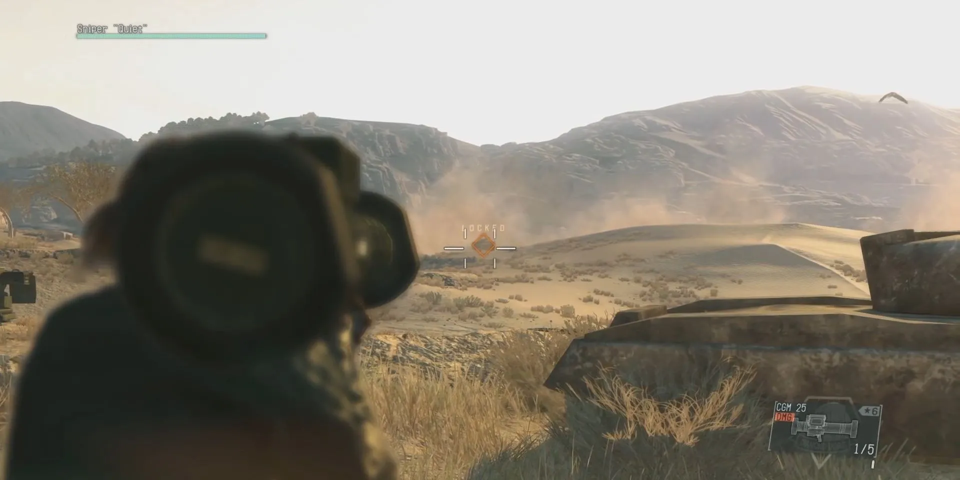 Snake đang nhắm bắn xe tăng trong nhiệm vụ A Quiet Exit của Metal Gear Solid 5