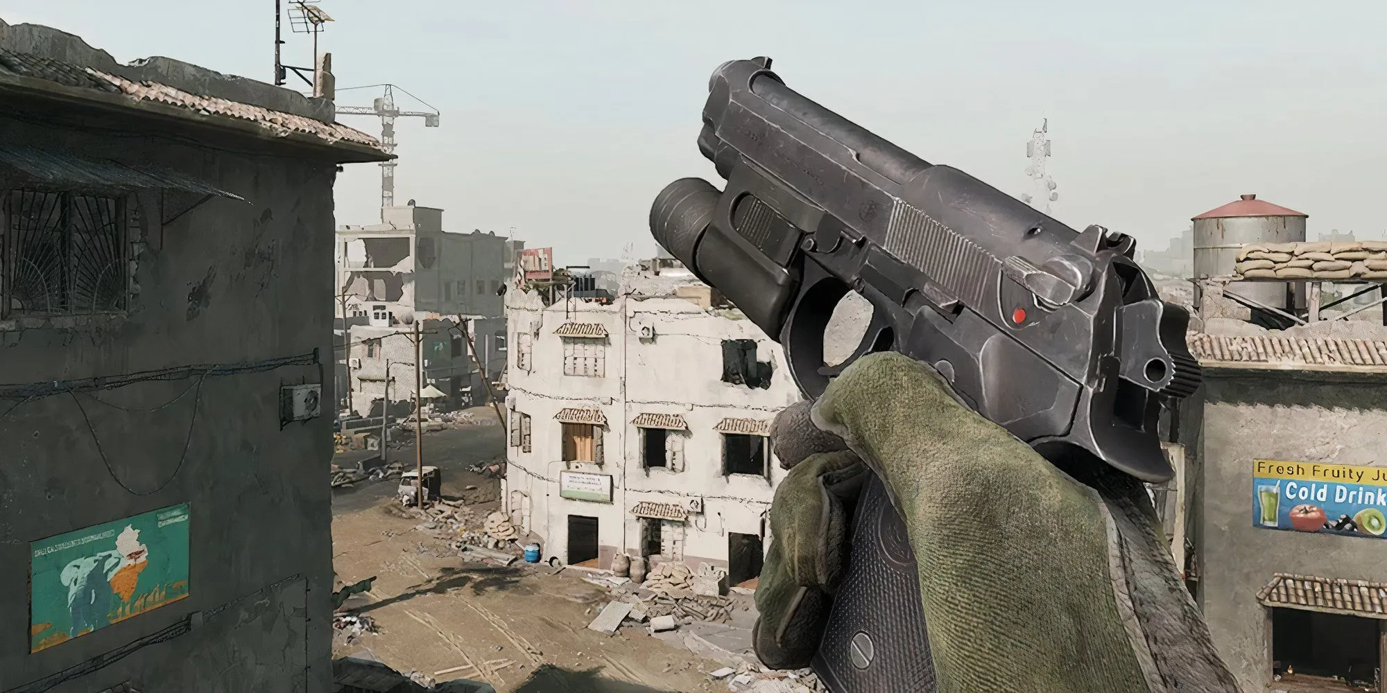 Súng lục Beretta M9 với đèn pin gắn kèm trong Delta Force Black Hawk Down