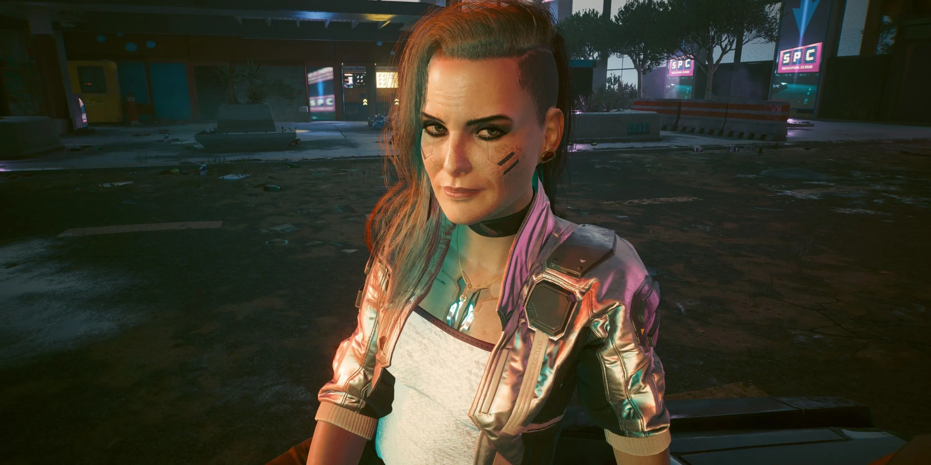 V tương tác với Rogue Amendiares trong Cyberpunk 2077, một trong những nhân vật phụ hấp dẫn và có chiều sâu