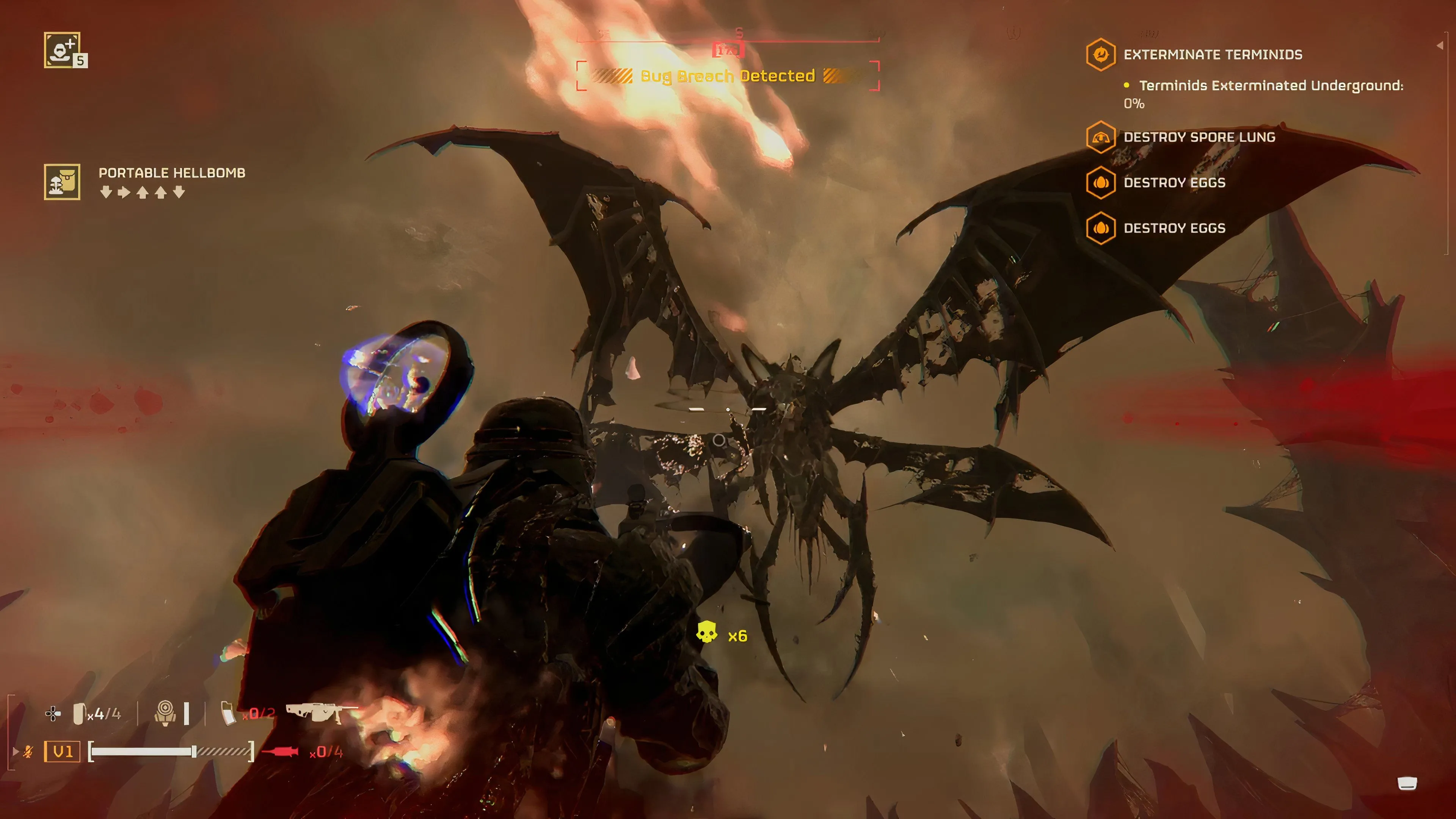 Cánh của Dragonroach Helldivers 2 bị tàn phá bởi hỏa lực Heavy Machine Gun, cho thấy lỗ hổng khi bị tấn công vào điểm yếu