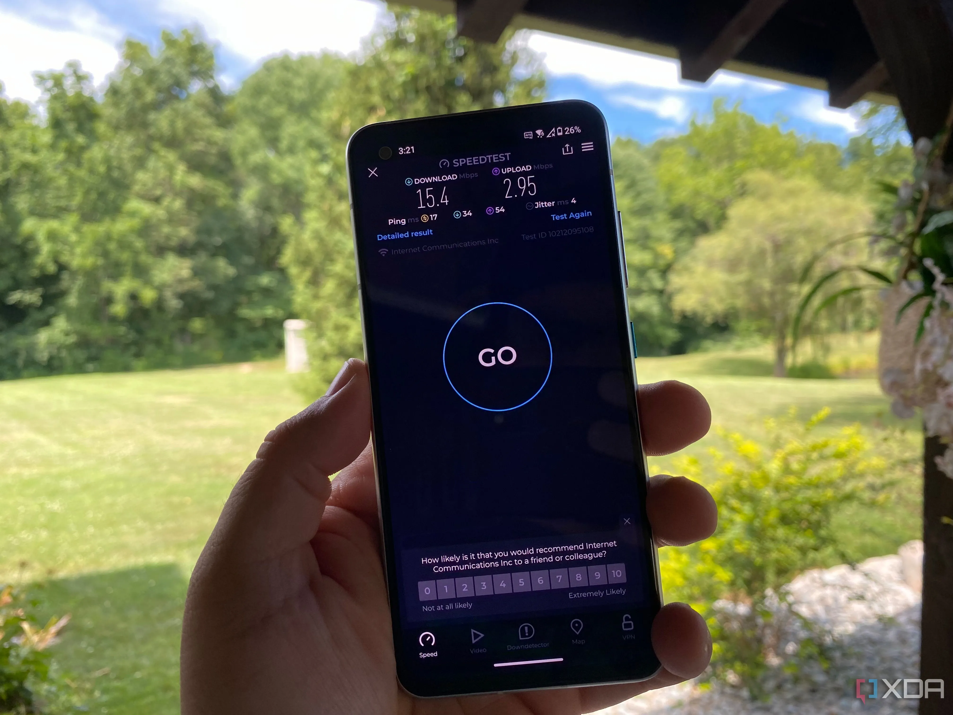Điện thoại hiển thị kết quả speed test chậm, biểu tượng Wi‑Fi