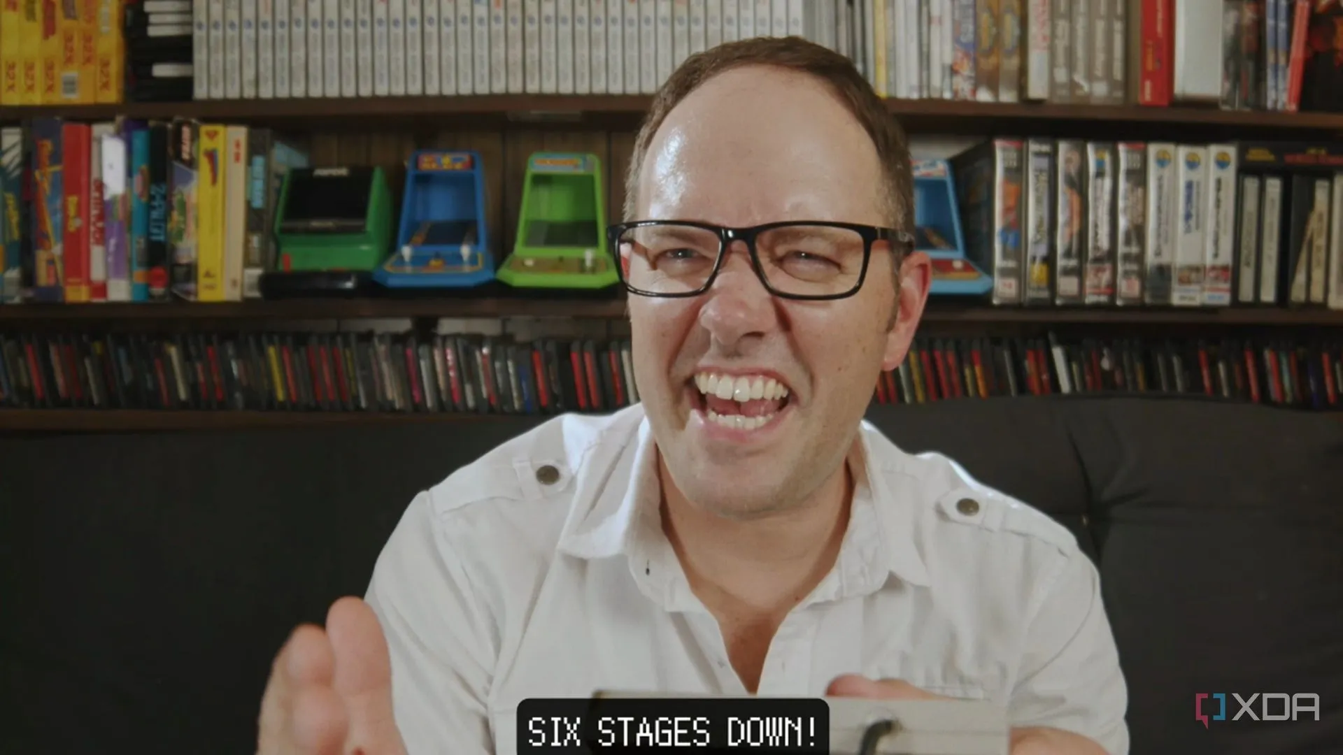 FMV cutscene trong Angry Video Game Nerd 8-Bit, cảnh cắt cảnh mang phong cách retro và hài hước của AVGN