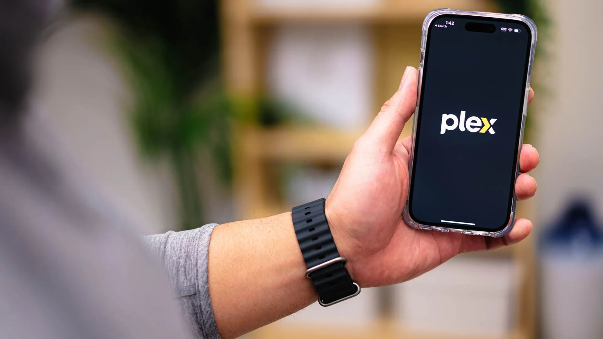 Giao diện app Plex trên smartphone, dùng để backup ảnh và duyệt album game.