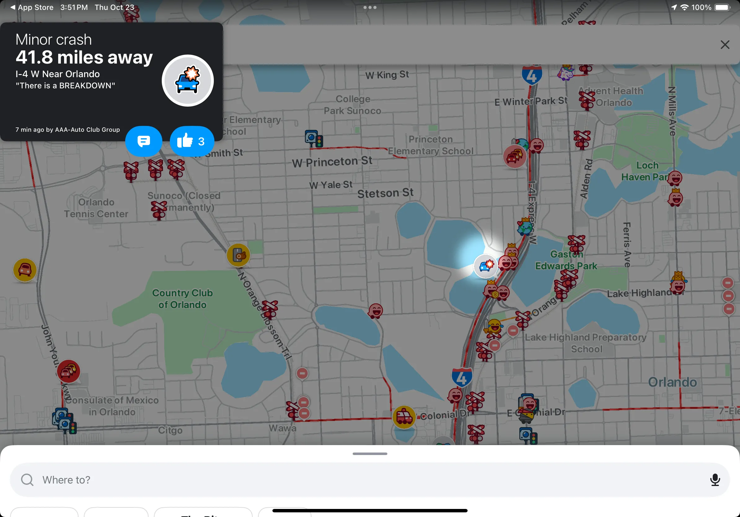 Giao diện Waze hiển thị cảnh báo tai nạn và lưu lượng giao thông do cộng đồng báo cáo