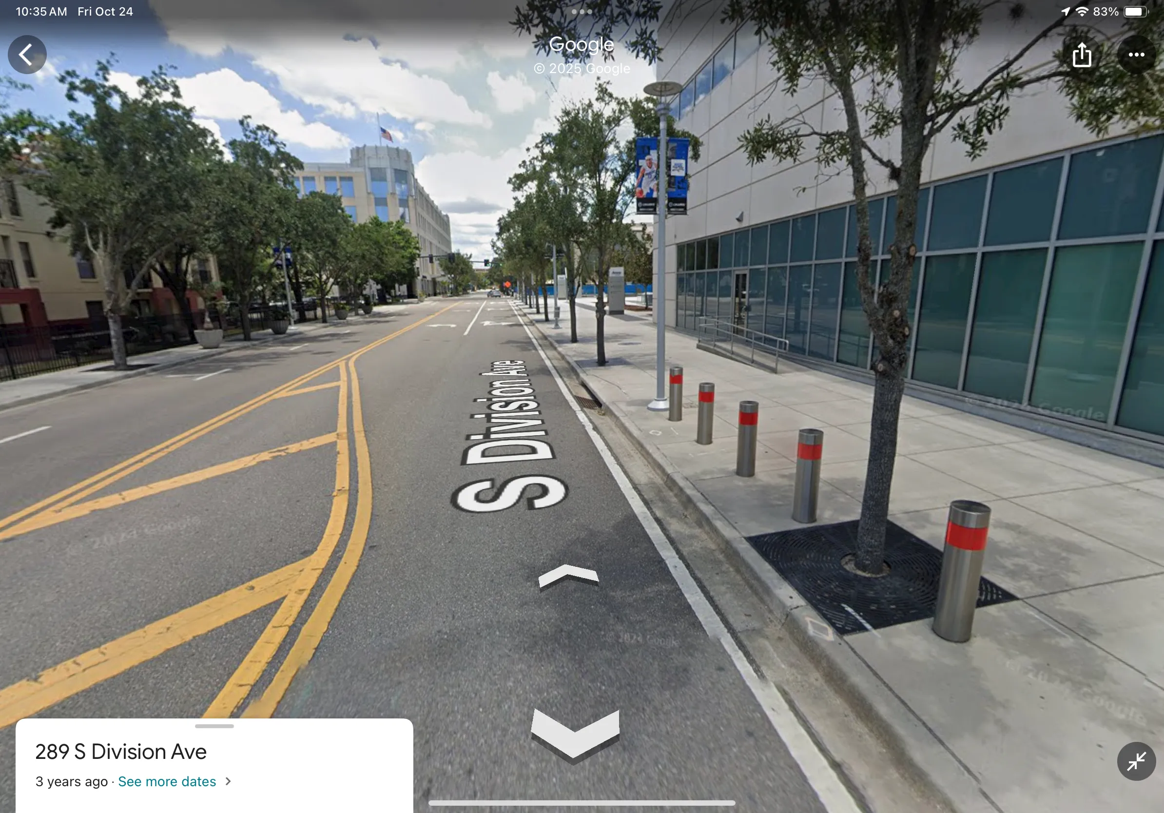 Google Street View hiển thị góc phố giúp người dùng tham khảo trước khu vực đến