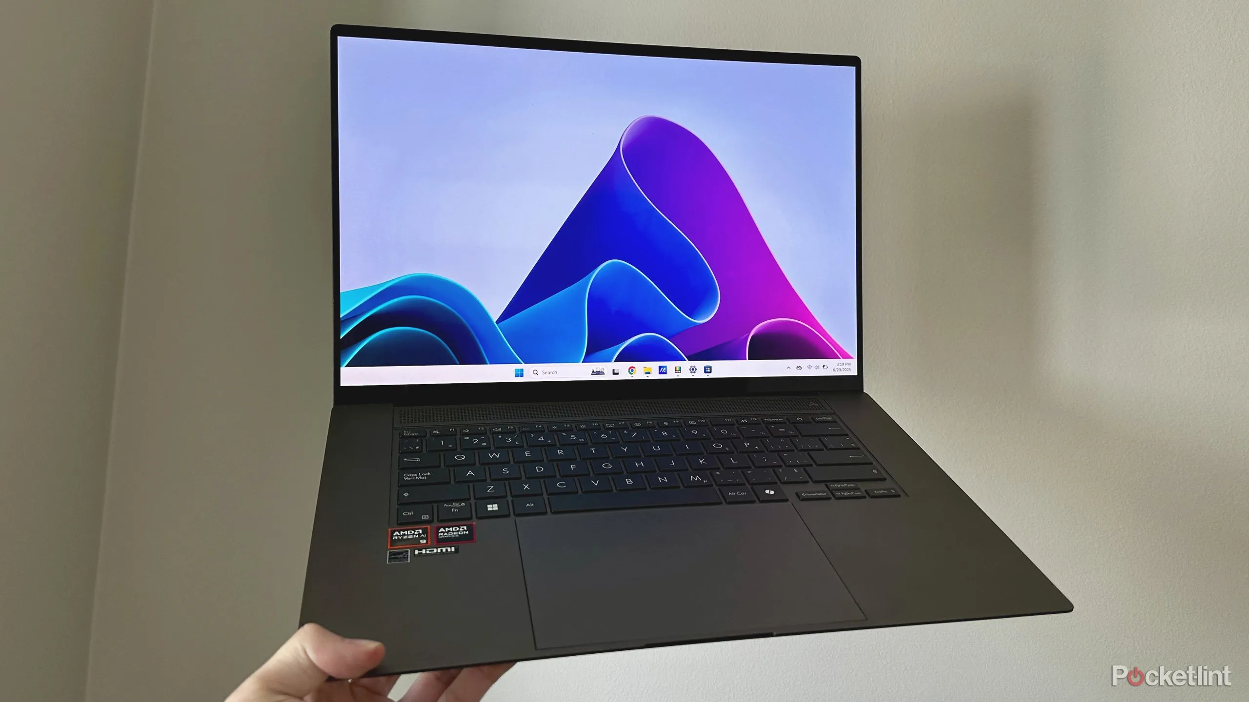 Laptop chơi game Windows 11, minh họa tính năng Auto HDR và DirectStorage