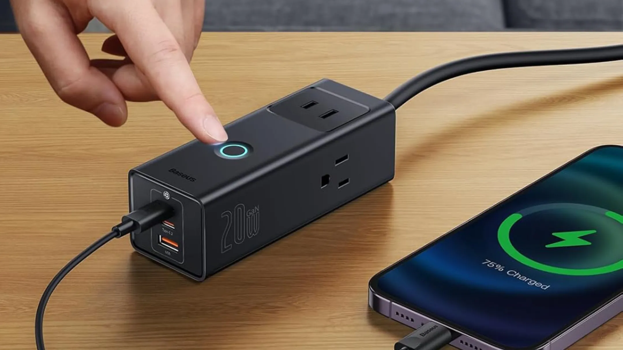 Ổ cắm Baseus kết nối với điện thoại qua USB-C, phù hợp sạc nhanh 20W cho thiết bị di động và phụ kiện chơi game