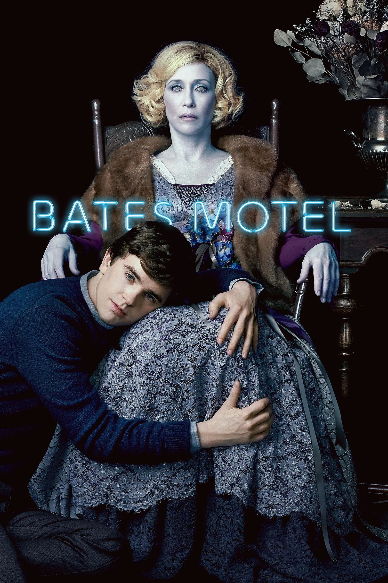 Poster Bates Motel: Norman Bates và Norma trong series tiền truyện Psycho