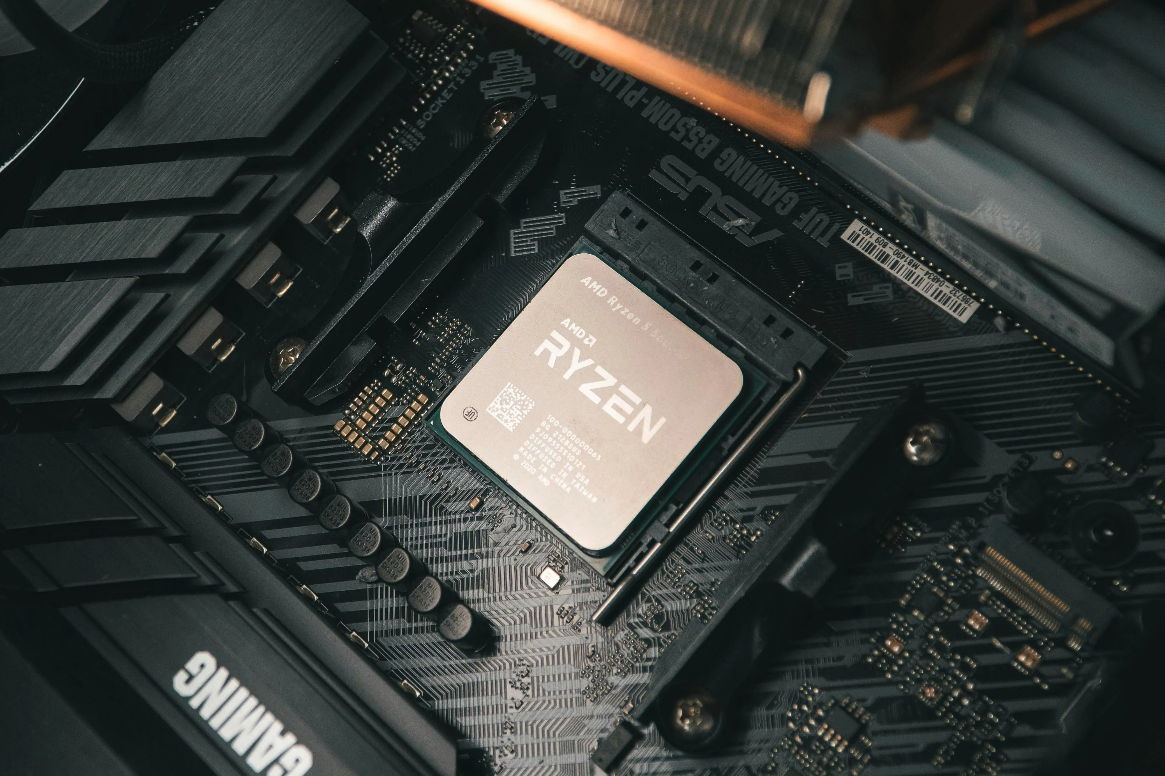 Ryzen series CPU trên bo mạch chủ – ví dụ Ryzen 5 3600X cho build tiết kiệm nhưng hiệu quả