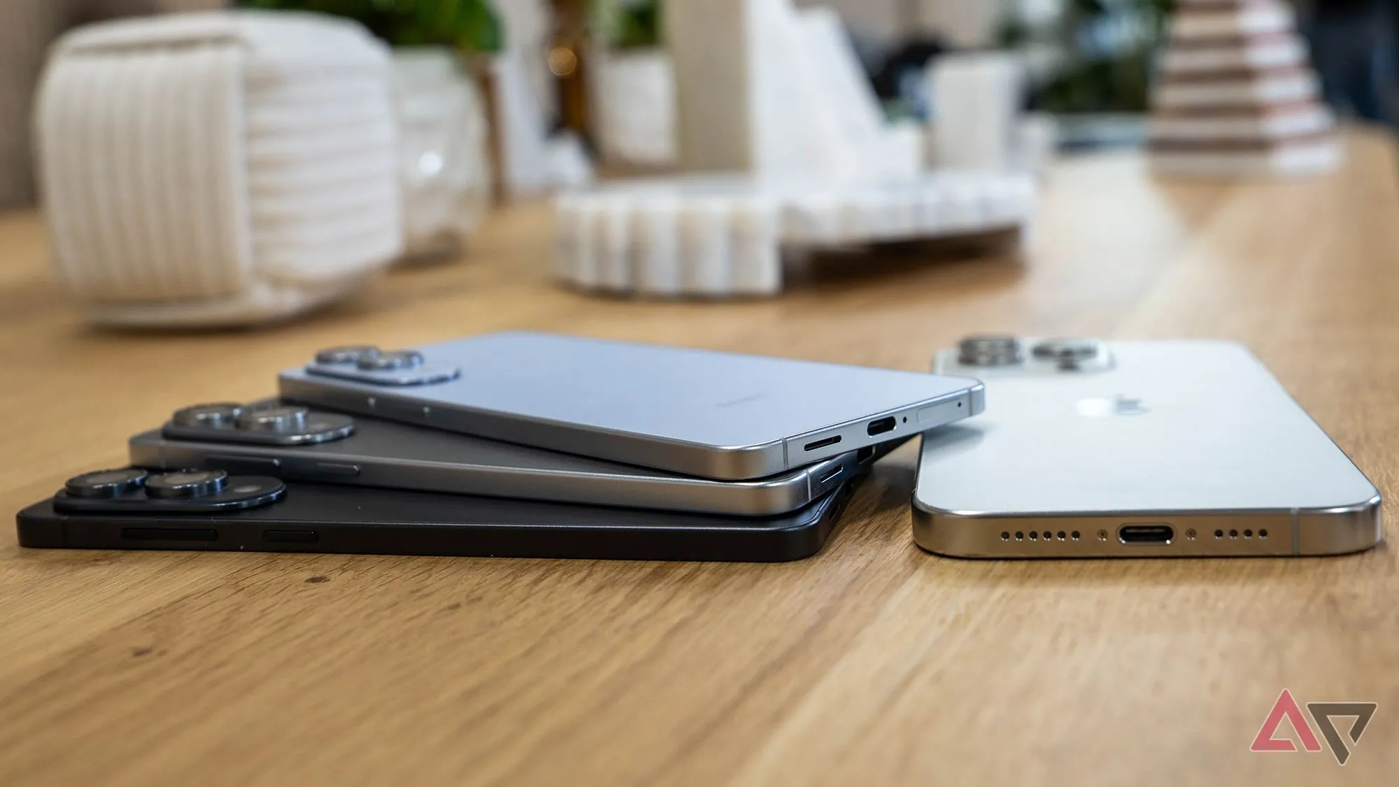Samsung Galaxy S25 Edge khoe viền cong và thân mỏng — ảnh minh họa xu hướng thiết kế mỏng