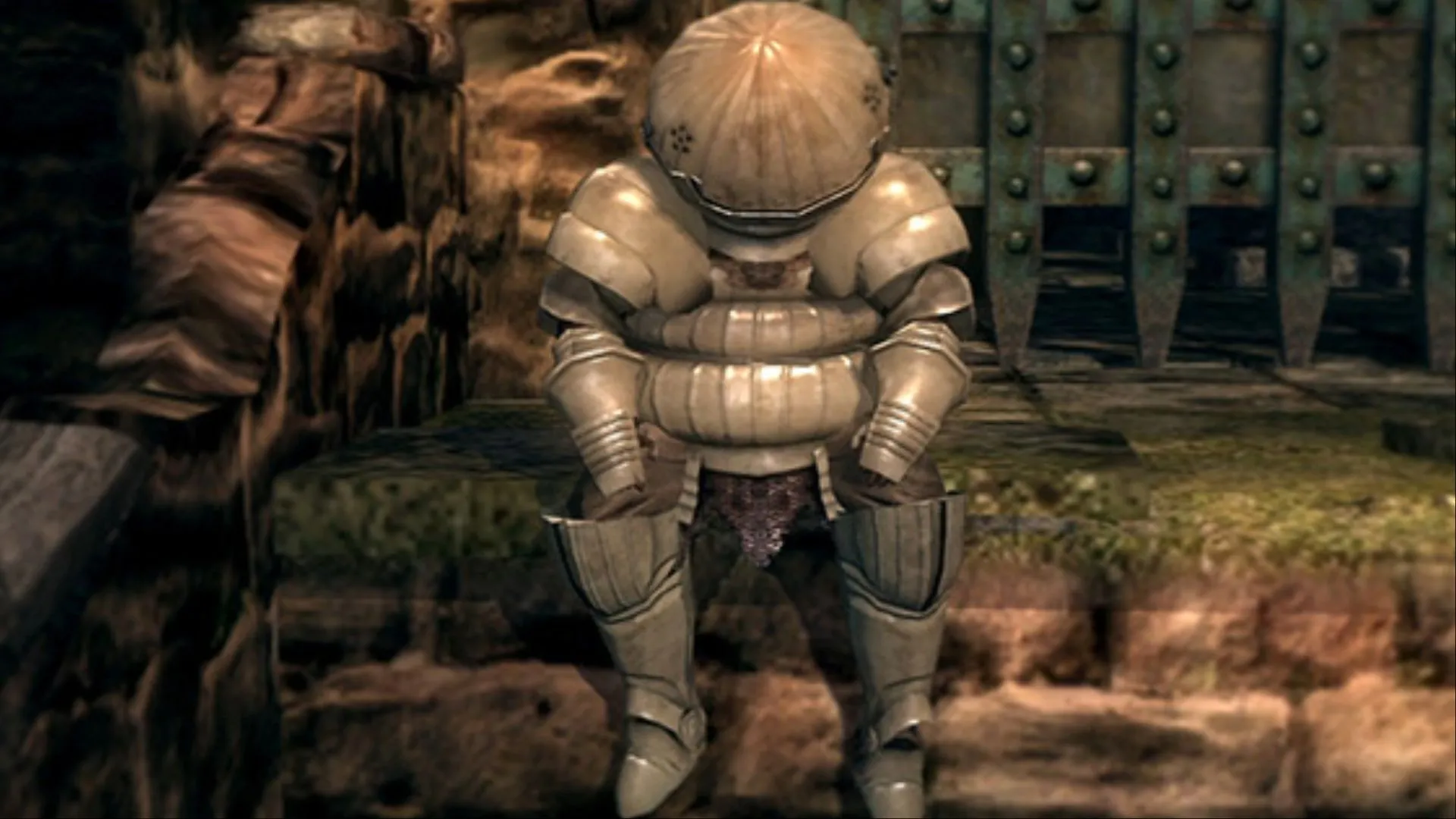 Siegmeyer of Catarina ngồi nghỉ trước cổng ở Sen's Fortress, NPC dễ gặp rủi ro trong hành trình