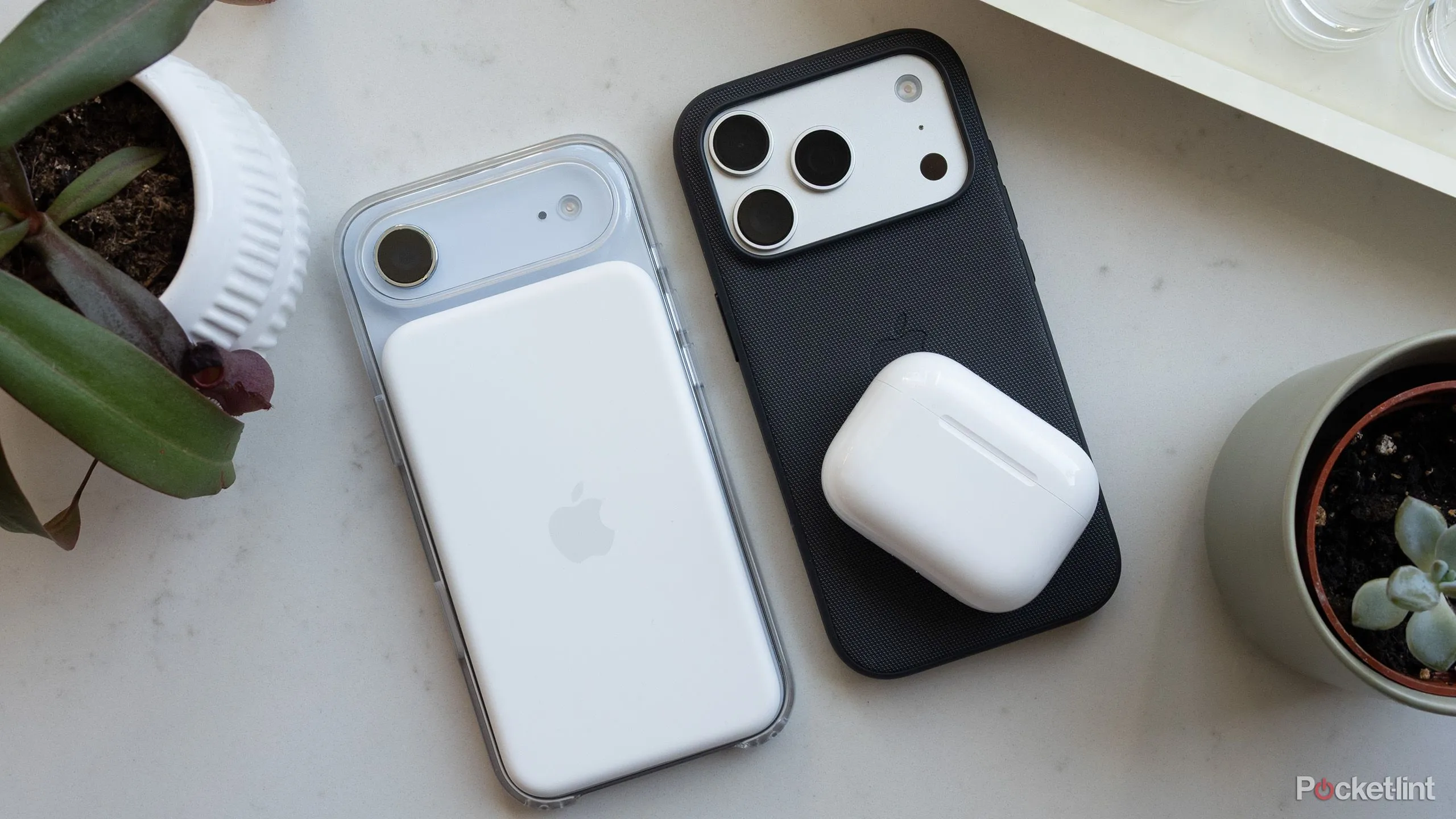 So sánh iPhone Air và iPhone 17 Pro đặt cạnh, nhấn vào khác biệt kích thước và cụm camera