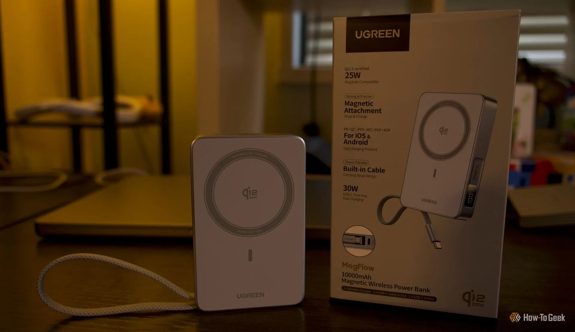 Ugreen MagFlow và hộp đựng sản phẩm, nhìn tổng thể bộ bán hàng